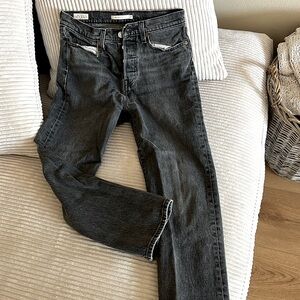 Levis wedgie straight jeans in black. Size 27.